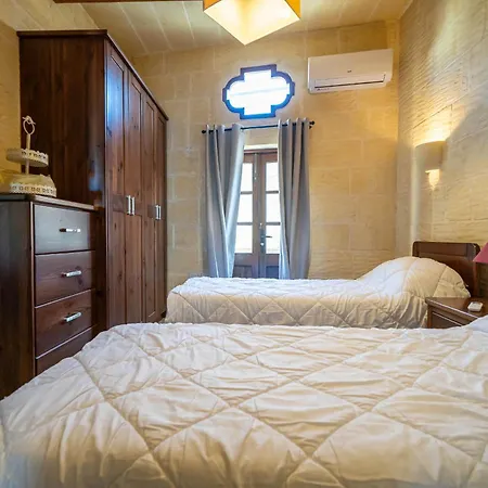 4 Bedroom Holiday With Private Pool