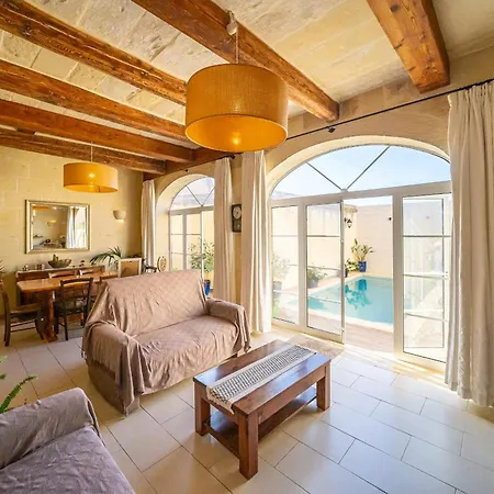 Nyaraló 4 Bedroom Holiday With Private Pool