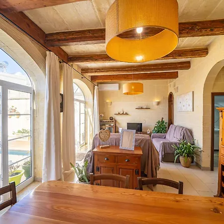 4 Bedroom Holiday With Private Pool