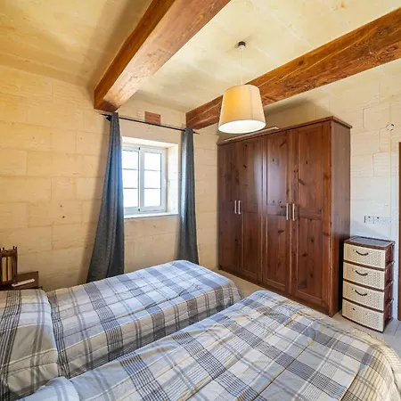 4 Bedroom Holiday With Private Pool