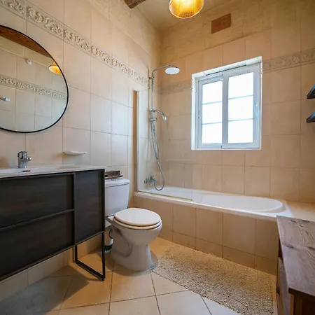 Nyaraló 4 Bedroom Holiday With Private Pool