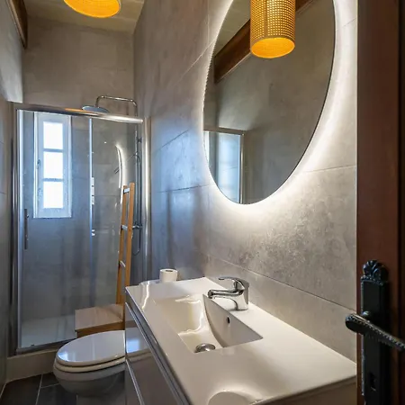 Сasa de vacaciones 4 Bedroom Holiday With Private Pool *