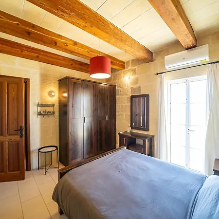 4 Bedroom Holiday With Private Pool