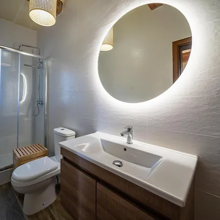 Nyaraló 4 Bedroom Holiday With Private Pool